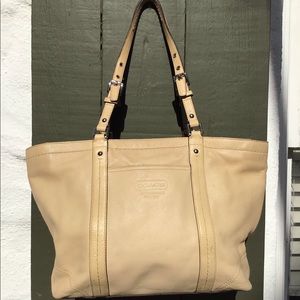 Coach handbag/Tote in beautiful neutral sand